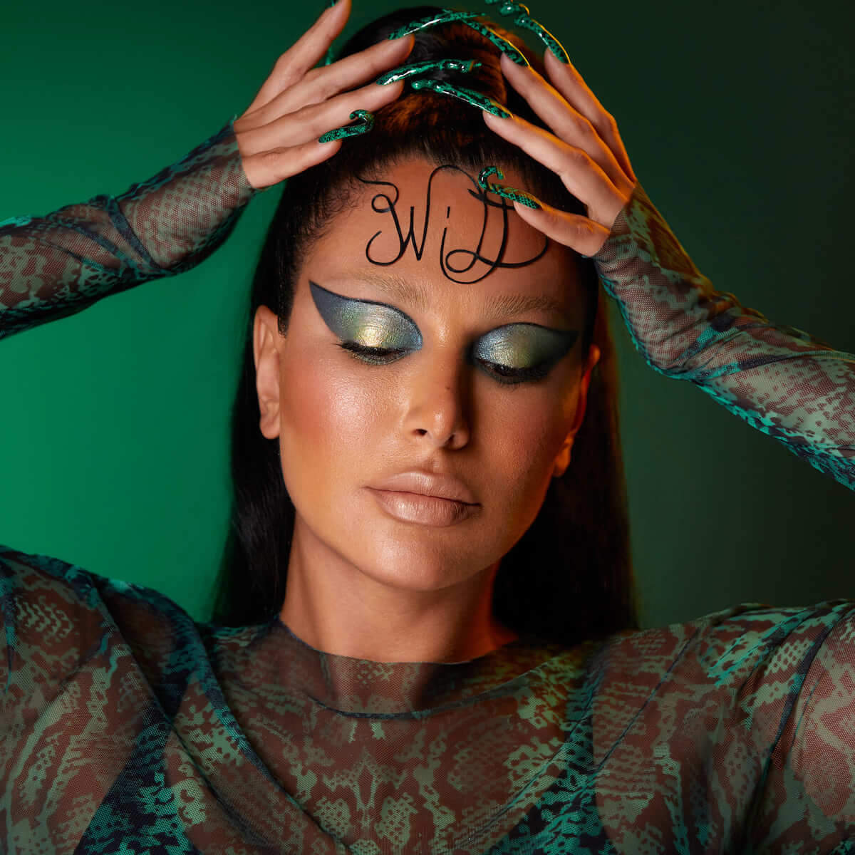 WILD OBSESSIONS EYESHADOW PALETTE (PALETA DE SOMBRAS PARA OJOS)